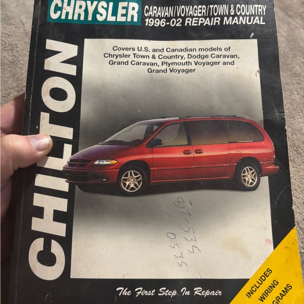 Chilton Chrysler Caravan/Voyager/Town & Country Repair Manual 1996-2002